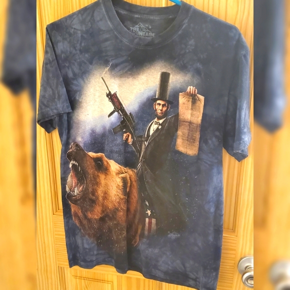 *2 for $15* - Funny The Mountain Lincoln Bear T Shirt - Picture 1 of 2